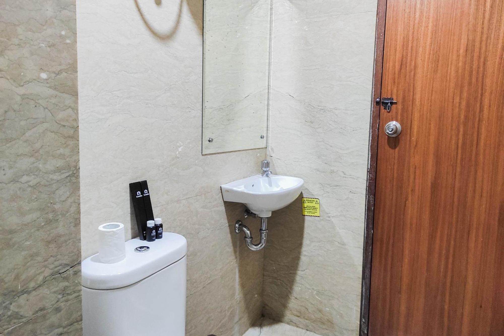 Luxurious And Comfy 2Br At Vida View Makassar Apartment By Travelio Pampang 外观 照片